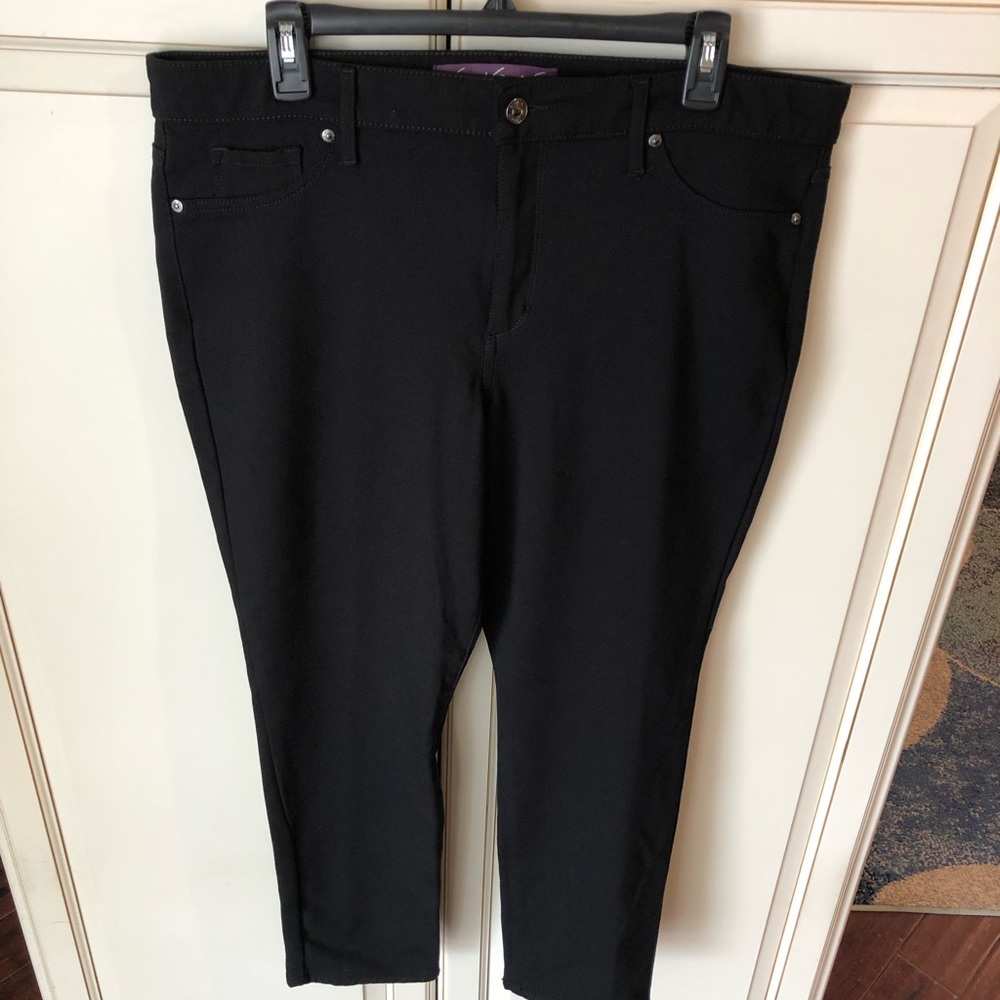 Gloria Vanderbilt black stretchy slim leg jeans - Size 16 - Picture 2 of 8